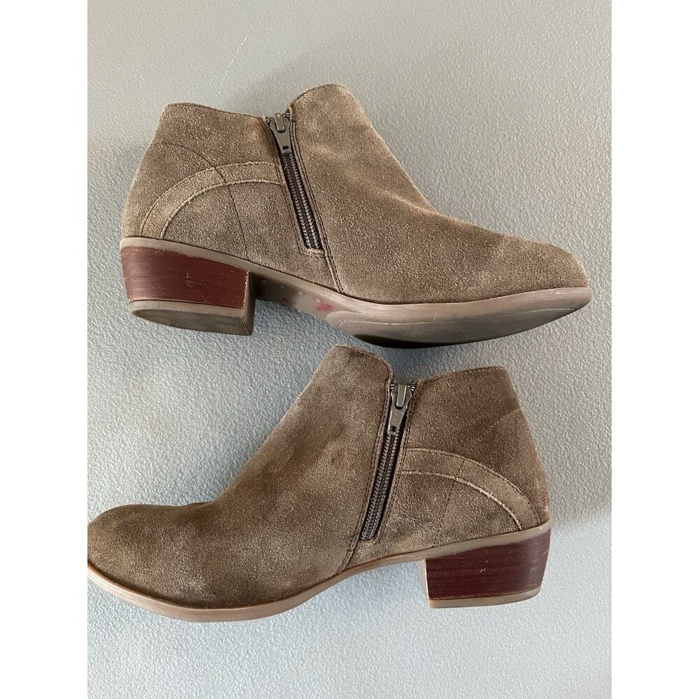 Diba Womens Taupe Suede Leather Ankle Boots Side Zip Low Heels Sz 8.5M Boho Chic